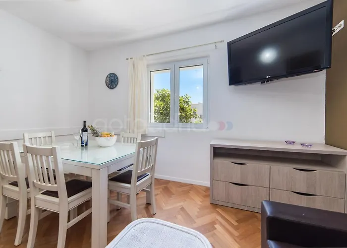 Dolore 马卡尔斯卡